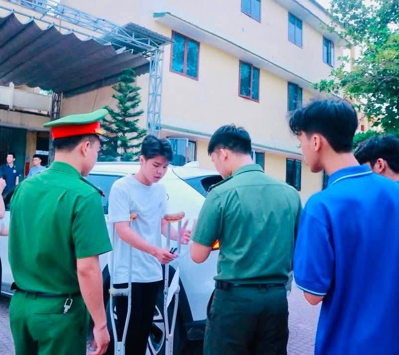 Anh-tin-bai